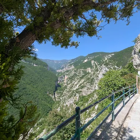 Casa Avella Mountain Retreat Bed & Breakfast 3*