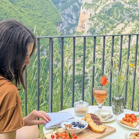 Casa Avella Mountain Retreat Bed & Breakfast 3*